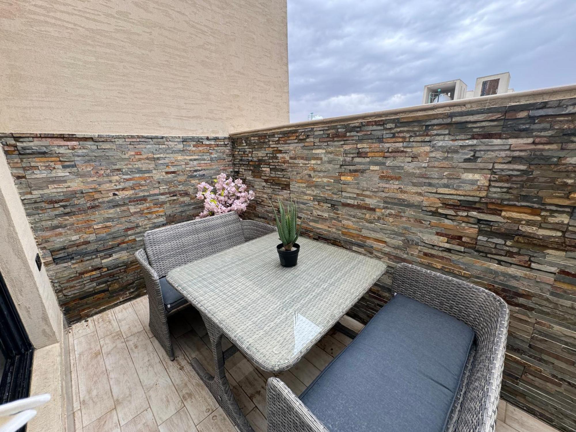 Apartment فاخرة غرفتين وصالة النرجس 21 *
